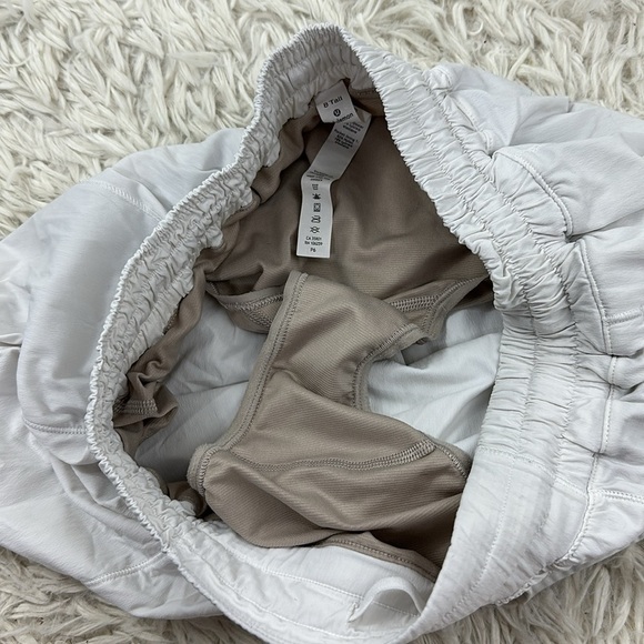 Lululemon Hotty Hot Short II *Long 4" White - Picture 3 of 5